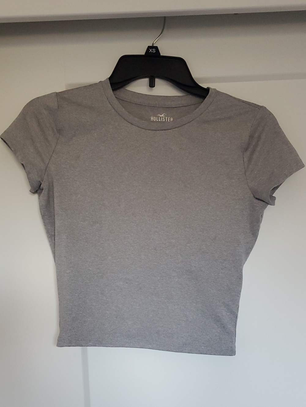 Hollister Women's Heather Gray Crewneck Crop Tee